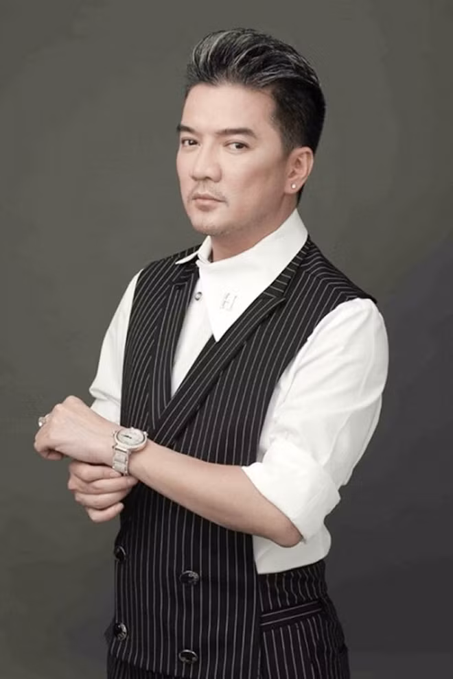 Sau lum xum 'phan thay' Dam Vinh Hung, Phan Ngoc Luan bat ngo tro lai-Hinh-3