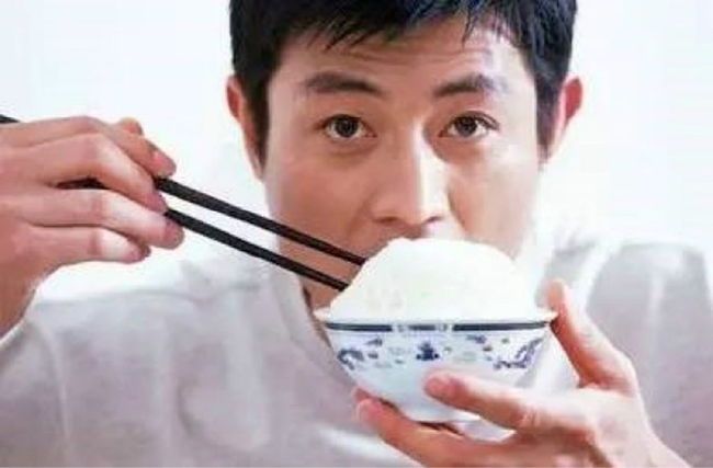 Nhin tuong an biet ngay ai la nguoi co so phu quy, hung thinh