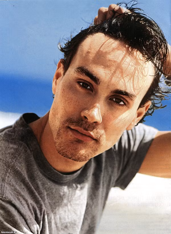 Cuoc doi cau con trai ngo nghich, ghet nguoi chau A cua Ly Tieu Long-Hinh-2