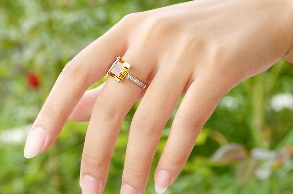 Cach deo nhan chuan phong thuy de tinh tien vien man