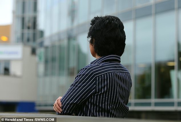 Sau kham phu khoa, nguoi phu nu bong dat cuc khoai lien tuc suot 2 nam