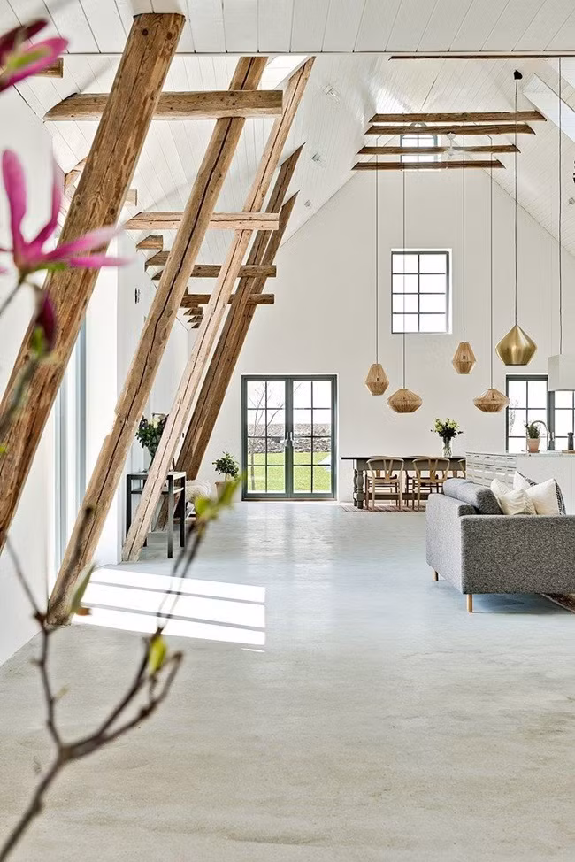 Màu trắng là màu chủ đạo được sử dụng trong căn nhà.