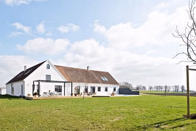  Căn nhà có cấu trúc hình chữ L, tổng diện tích 390m2.