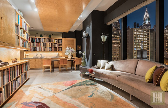 Trump Parc East (100 Central Park South) gồm 14 tầng và 79 căn hộ. Các căn hộ ở đây được thiết kế với tầm nhìn tuyệt đẹp, hướng ra Công viên trung tâm. Giá một căn hộ 4 phòng là 6,9 triệu USD.