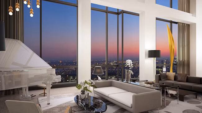 Trump Soho được mở cửa vào năm 2010, gồm 46 tầng và 391 phòng sang trọng. Các dịch vụ bao gồm tắm hơi, spa, dịch vụ thư giãn trong và ngoài trời, dịch vụ chăm sóc sức khỏe.