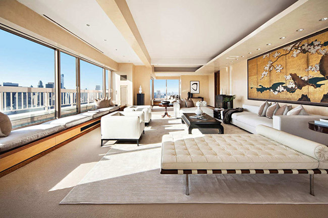 Trump Palace Condominiums được hoàn thành năm 1991, với 54 tầng. Một căn hộ cao cấp trong tòa nhà này có giá 9,95 triệu USD.