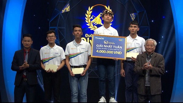 Nam sinh Duong len dinh Olympia noi gi ve ve mat dac thang?