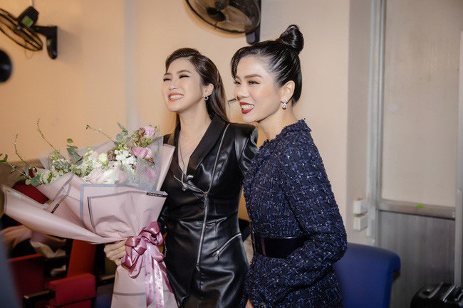 Huong Tram vo tinh tiet lo cat-xe 