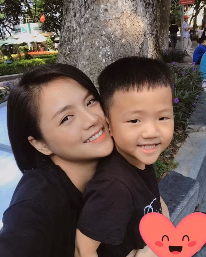 Thu Quỳnh (vai Thu Huệ) không có được hôn nhân trọn vẹn. Sau khi chia tay diễn viên Chí Nhân, cô được quyền nuôi con trai và hiện vẫn độc thân. Chí Nhân hẹn hò MC Minh Hà, song cả hai chưa từng lên tiếng chính thức về mối quan hệ.