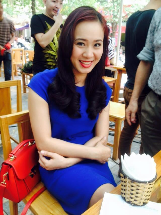 Diễn viên Khánh Linh (bạn thân của Anh Thư trong phim) sống bình lặng, kín tiếng ngoài đời. Cô hiện làm việc ở Nhà hát Kịch Việt Nam, đã lấy chồng, sinh con. Trái ngược với hình ảnh đỏng đảnh, ghê gớm trong Về nhà đi con, Khánh Linh chia sẻ cô là tuýp phụ nữ truyền thống, sau giờ làm là trở về nhà, chăm sóc gia đình. Cô tâm sự mình sống được bằng nghề diễn vì "liệu cơm gắp mắm".