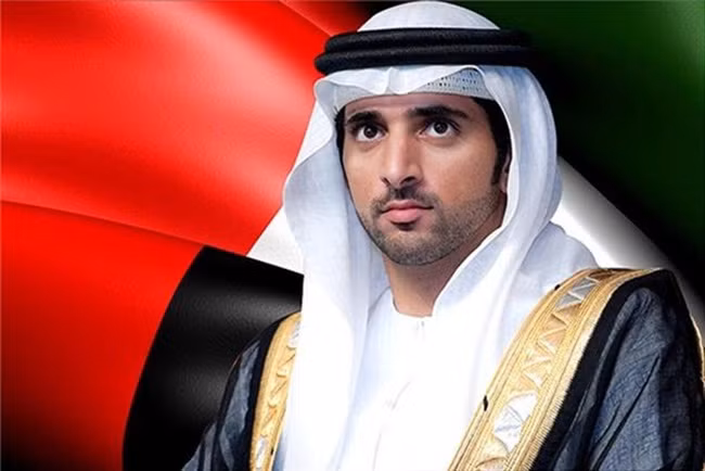 Thái tử Dubai tên đầy đủ Sheikh Hamdan bin Mohammed bin Rashid Al Maktoum hay được biết đến là Fizza. Sinh năm 1982, thái tử Sheikh Hamdan sở hữu gương mặt điển trai.