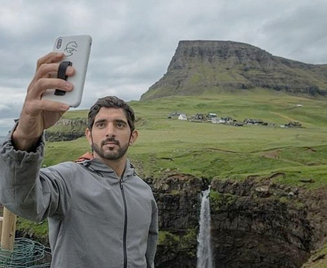 Ngoài ra, thái tử Sheikh Hamdan cũng thường xuyên đi du lịch nhiều nơi trên thế giới...