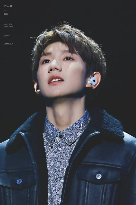 Cả 3 thành viên TFBoys đều góp mặt trong bảng xếp hạng này, nhưng Vương Nguyên chỉ giữ vị trí thứ 8, kém hơn nhiều so với Vương Tuấn Khải và Dịch Dương Thiên Tỉ. Có lẽ scandal hút thuốc đã ảnh hưởng không nhỏ tới hình ảnh của Vương Nguyên trong thời gian qua.