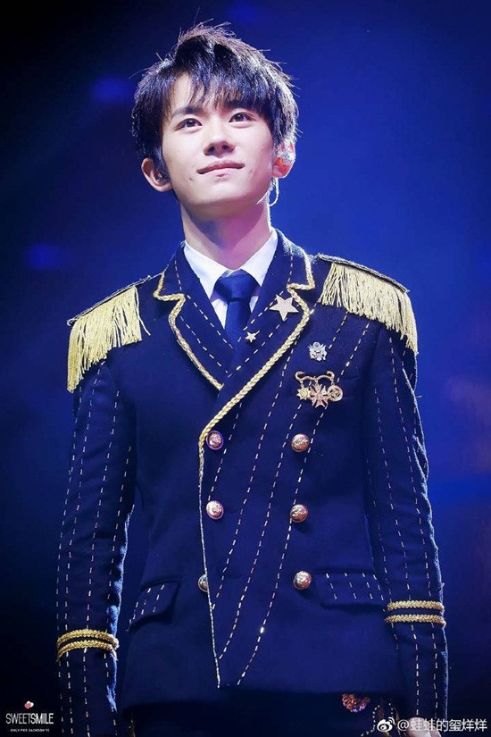 Vượt mặt cả trưởng nhóm, cả Địch Lệ Nhiệt Ba, Dịch Dương Thiên Tỉ khiến nhiều người bất ngờ khi giành vị trí cao trong top. Kết quả này là nhờ Thiên Tỉ góp mặt trong drama hot Trường An 12 canh giờ và chương trình Street Dance Of China mùa 2.