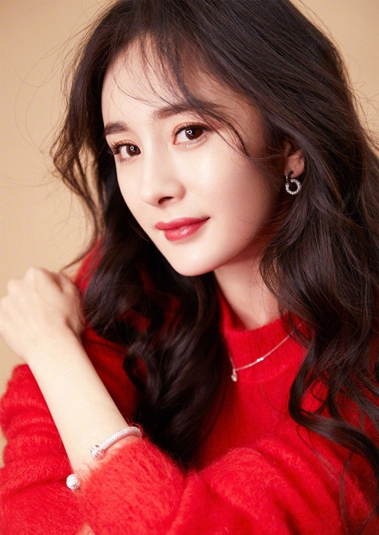 Bao năm qua, Dương Mịch ít khi trượt khỏi top 10. Dù ở thời kỳ đỉnh cao hay sau khi kết hôn, sinh con rồi ly dị, Dương Mịch vẫn luôn có được sức hút mạnh mẽ trong lòng khán giả.