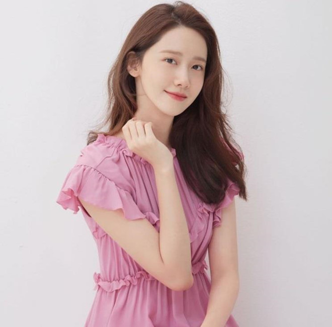Bên cạnh ca hát, Yoona hiện tập trung nhiều hơn vào mảng diễn xuất. Cô từng tham gia đóng chính trong nhiều tác phẩm truyền hình nổi tiếng như Mật danh K2, Khi nhà vua yêu... Dù là idol đóng phim, thành viên SNSD đã dần nhận được lời khen từ khán giả nhờ sự tiến bộ trong những dự án phim gần nhất. Ảnh: theqoo.