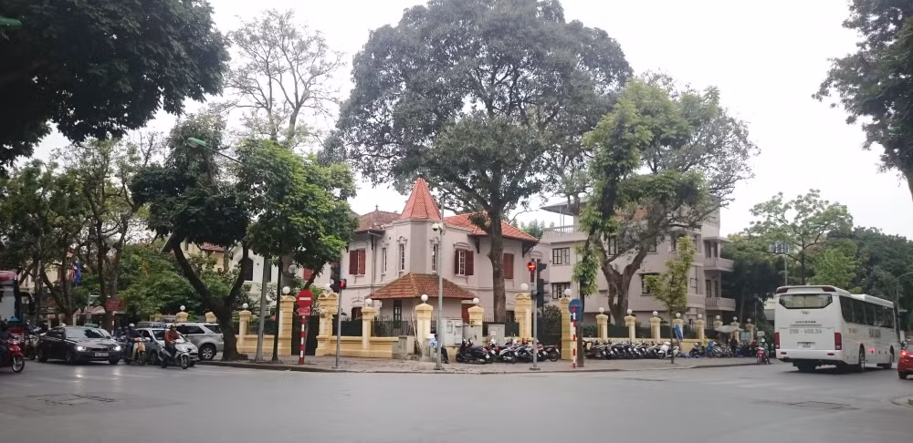 Biet thu Phap co 2.000 m2 giua pho lon Ha Noi cua tap doan Bau Thuy-Hinh-3