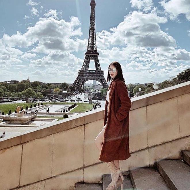 Jolie Nguyễn check-in sang chảnh ở Paris. Cô sang Pháp được hai ngày và đang tận hưởng không khí se lạnh tại đây.