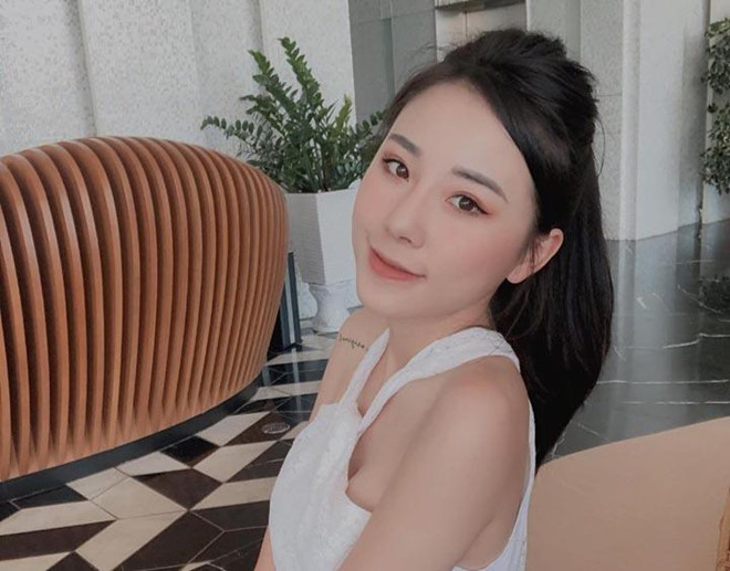 Hiện tại, 9X sở hữu trang cá nhân có gần 50.000 người theo dõi. Ngoài MC, diễn xuất, Minh Anh còn có sở thích đặc biệt là ca hát. Vào thời gian rảnh, cô thường cover các bài hát và chia sẻ lên trang cá nhân.