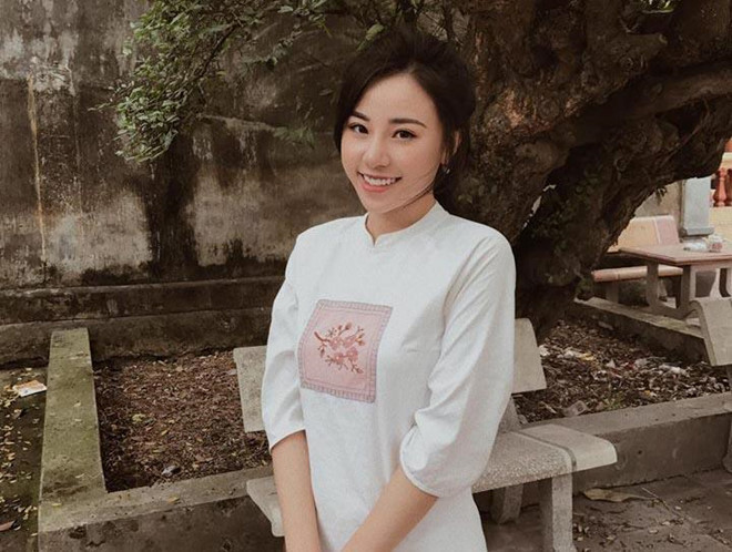 Tự nhận xét về bản thân, Minh Anh cho biết cô thích nhất là nụ cười của mình. Để gương mặt thanh thoát, ăn hình hơn, 9X từng sửa mũi, nâng mí, làm răng sứ. Kể từ khi can thiệp thẩm mỹ, nữ MC nhận được nhiều hơn lời khen về nhan sắc. Cô cảm thấy rất hài lòng với quyết định chỉnh sửa nhưng cho biết làm gì cũng cần tiết chế.