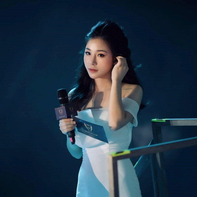 Chia sẻ với Zing.vn, Minh Anh nói: "Khi bắt đầu mọi thứ, mình thấy khả năng ở mức bình thường, nhưng có lẽ nhan sắc là điểm cộng để mình tiến xa hơn. Mình luôn nghĩ ngoại hình là một vũ khí rất lợi hại nên nếu có thì phải biết tận dụng".