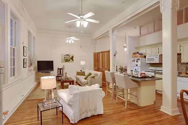 Phòng gia đình được đặt trong một không gian kín đáo, đem đến cảm giác thân thiện, gần gũi. Căn phòng cũng được trang bị một góc nhỏ cho việc bếp núc, ăn uống.