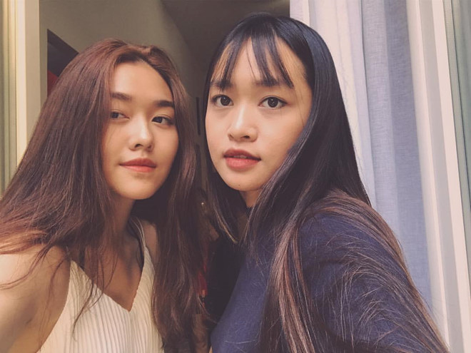 Trên trang cá nhân, Khả Hân từng dành những lời trìu mến khi nói về Tường San: "Có đứa em gái mắt nổ mắt xịt, nhỏ yêu, nhẹ hơn tơ, ăn hơi nhiều, chả hiểu có yêu thương chị không?".