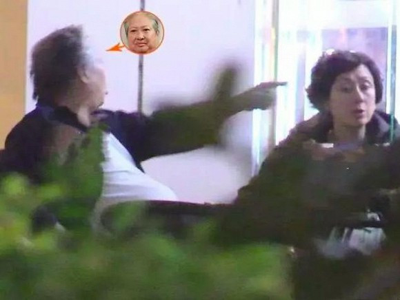 Hong Kim Bao noi nong, chi tay quat mang vo giua nha hang