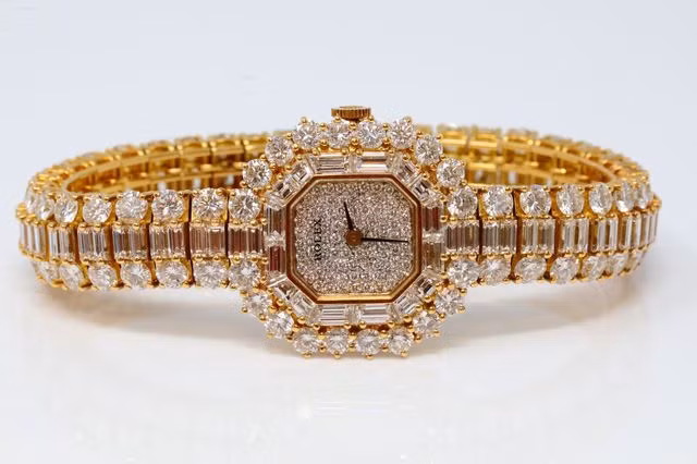 Can canh chiec dong ho Rolex hon 7 ty cua hoang gia Viet