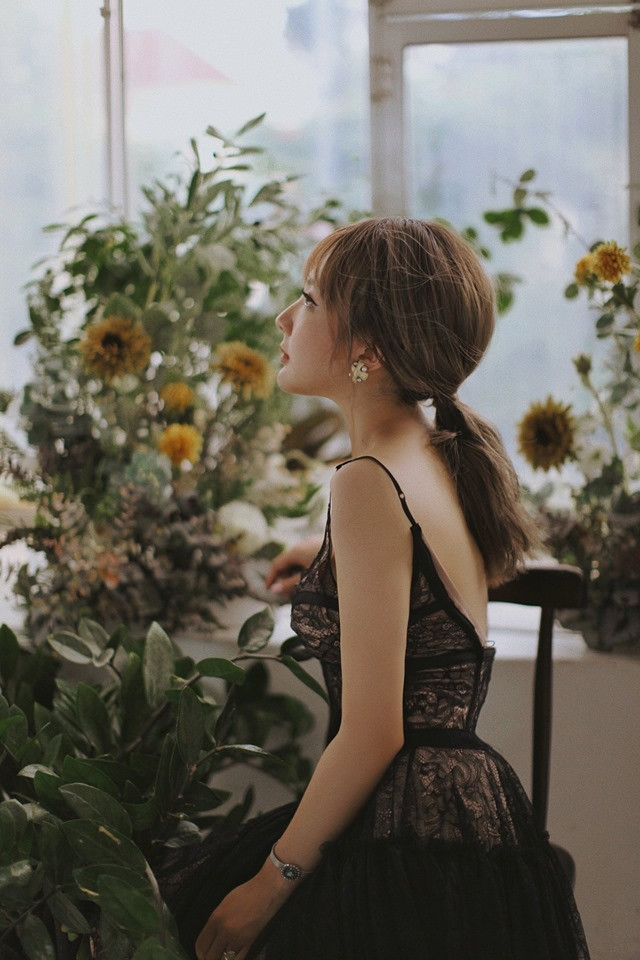 Ngoài sở hữu chuỗi homestay có tiếng tại Hà Nội, cô còn làm việc cho một công ty truyền thông.