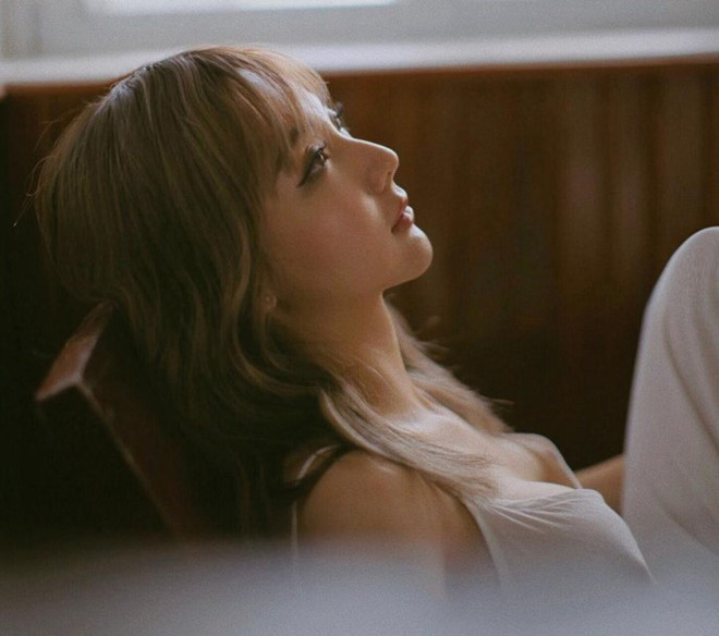 Sở hữu đủ combo “xinh đẹp, học giỏi, tài năng”, hot girl Hà thành được nhiều bạn trẻ ngưỡng mộ. Kiều Trang thích đi du lịch và cũng có niềm đam mê với nghệ thuật.