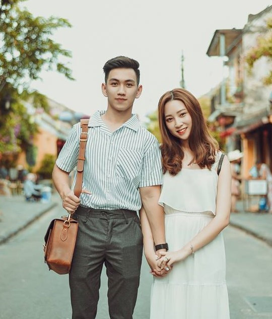 Cô sở hữu 1 kênh vlog để chia sẻ về cuộc sống học tập và làm việc tại Anh.