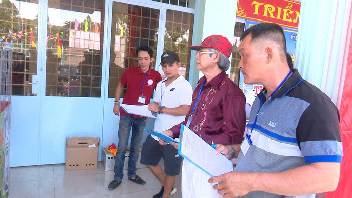 Ông Nguyễn Thanh Liêm - Trưởng Phòng Văn hóa thông tin TP Sa Đéc, Trưởng Ban tổ chức giải - cho biết dựa vào các tiêu chí, như: đầu, mắt, mỏ, chân to, tròn, ngực ưỡn, đuôi xòe, lông mượt,… ban tổ chức trao các giải nhất, nhì, ba và khuyến khích cho từng thể loại dự thi.