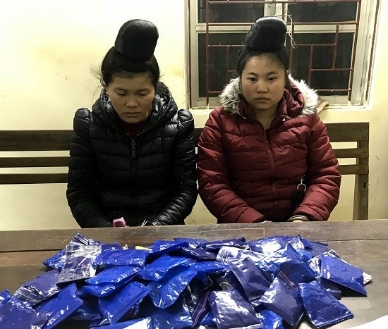 Bat 2 son nu van chuyen tren 17.000 vien ma tuy tong hop