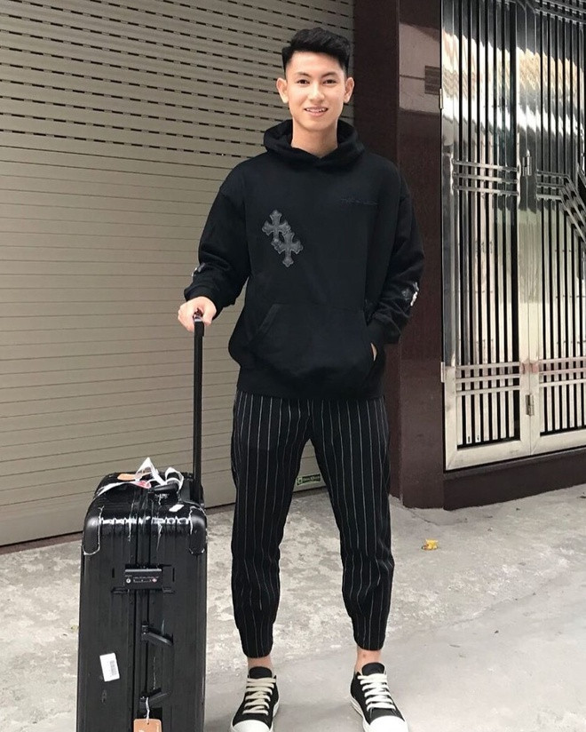 Hiện tại, Trọng Hùng vẫn được xếp vào danh sách cầu thủ độc thân khi chưa từng đăng hình chụp chung với cô gái nào tại trang cá nhân. Ngoài ra, theo lời HLV và đồng đội ở CLB Thanh Hóa, “Tý Anh” được nhận xét có tính cách hiền lành, khéo tay và hát khá hay. Ảnh: Instagram NV.