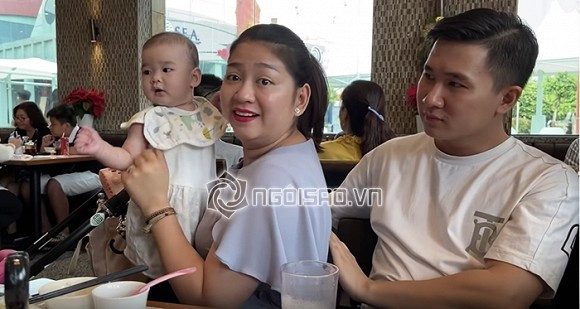 Con gái cả Maika cùng chồng con.