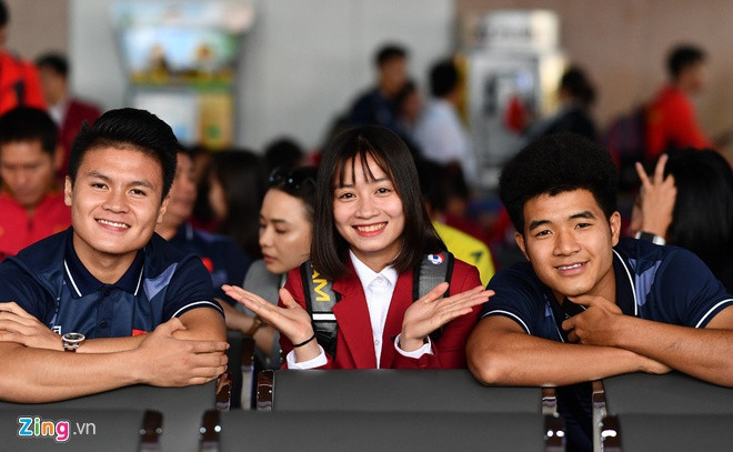 Hoàng Thị Loan được đánh giá là cầu thủ đa năng khi có thể chơi ở nhiều vị trí. 9X xuất thân là trung vệ song có thể đá tốt cả hậu vệ phải, hậu vệ trái, tiền vệ phải lẫn tiền vệ phòng ngự. Cô cũng được HLV phó CLB nữ Hà Nội - ông Phạm Văn Vương nhận xét là mẫu VĐV có tư duy và là cầu thủ tiềm năng. Ảnh: Hoàng Hà.