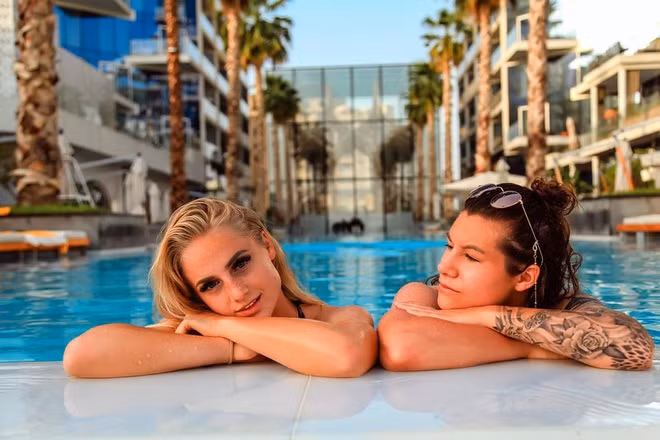 Đầu năm 2019, Lehmann công khai mối quan hệ với bạn gái Ramona Bachmann - cầu thủ thuộc biên chế CLB Chelsea - trong một bộ phim tài liệu của BBC. Chuyện tình của bộ đôi tiền đạo người Thụy Sĩ sau đó nhận được sự ngưỡng mộ và ủng hộ của đông đảo khán giả.