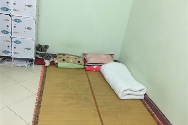 6 nam ngu duoi san nha, om dong no tien ty vi mua nha Ha Noi