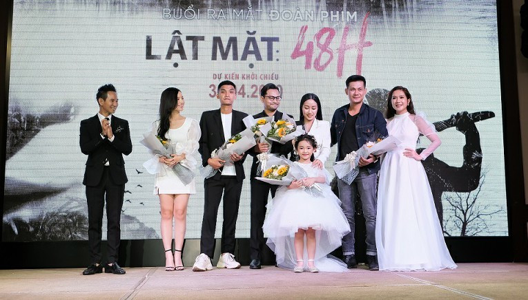 Lật Mặt 5 (Lật Mặt: 48h) bấm máy từ ngày 18/11 và dự kiến được ra mắt vào khung thời gian quen thuộc của các phần trước - đúng dịp nghỉ lễ 30/4. Với sự đầu tư đổi mới về dàn diễn viên, bối cảnh, dự án được kỳ vọng sẽ tiếp tục nối tiếp chuỗi thành tích doanh thu hàng chục tỷ của các tác phẩm do Lý Hải sản xuất.