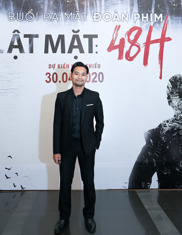 Huỳnh Đông trở lại với vai trò diễn viên sau thời gian tập trung cho lĩnh vực đạo diễn. Nam diễn viên từng thừa nhận anh cùng vợ - diễn viên Ái Châu đang dần rút khỏi làng giải trí bởi cảm thấy ánh hào quang của nghề rất phù phiếm và muốn lựa chọn cuộc sống bình yên.