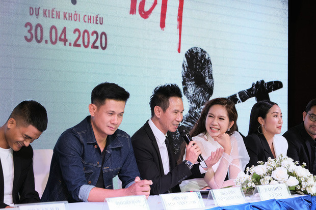 “Lật mặt 5: 48h” lấy bối cảnh chính ở vùng miền Tây sông nước với hơn 90% cảnh quay được thực hiện dàn trải nhiều tỉnh thành khác nhau. Lý Hải cho biết dù sinh ra và lớn lên cũng ở miền Tây nhưng đây là lần đầu tiên anh mang bối cảnh quê hương lên màn ảnh rộng.