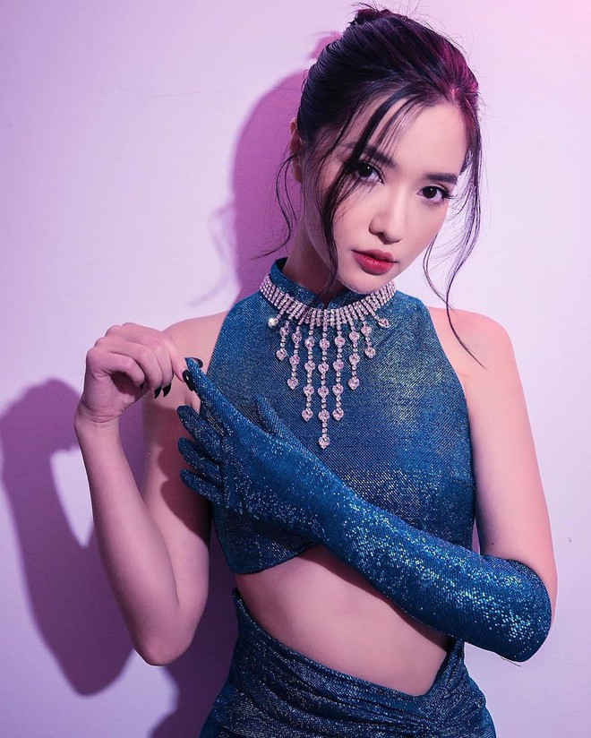 Trả lời về lý do bỏ diễn show này, phía nữ ca sĩ chỉ tuyên bố "lý do khách quan". Lời giải thích này càng khiến khán giả tin rằng cô bỏ show vì không có được chỗ tốt trên poster quảng bá. Sau sự việc, Bích Phương và nhóm fan của cô nhận nhiều "gạch đá" từ phía khán giả. Dân mạng cho rằng giọng ca Bùa yêu đang trở nên kiêu ngạo quá mức.