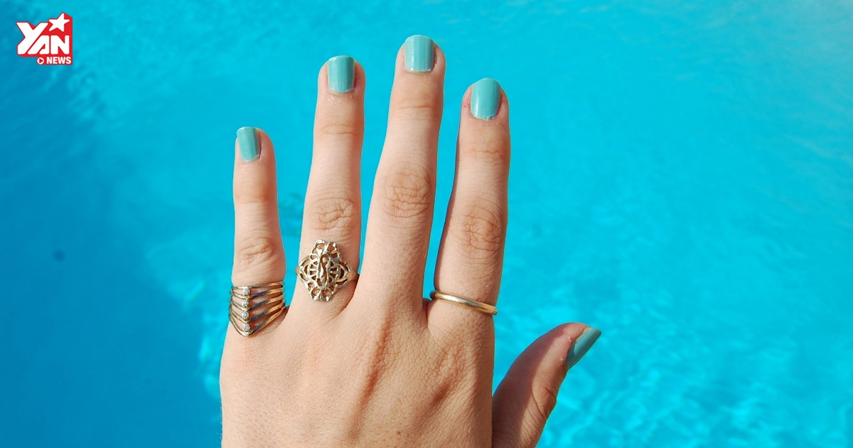 Chăm sóc hết mình cho nửa kia nhưng một khi bị phản bội bạn lại trở nên rất tuyệt tình. Tính cách có phần đa nghi của bạn sẽ khiến cuộc sống gia đình có phần không vui vẻ. Nên tiết chế và tin tưởng đối phương để tránh những tranh cãi nảy lửa nhé. 