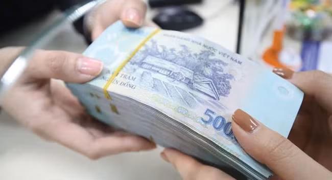 Mot giao vien vay tien, ca truong bi doi no?