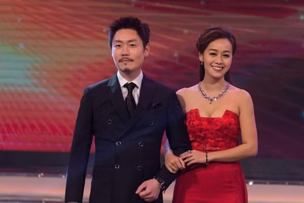 A hau Hong Kong thich dan ong co vo, 5 nam quen 10 nguoi-Hinh-2