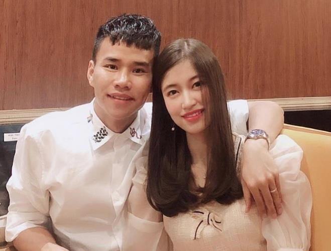 Xuan Truong, Quang Hai lam gi khi ban gai bi ‘nem da’?