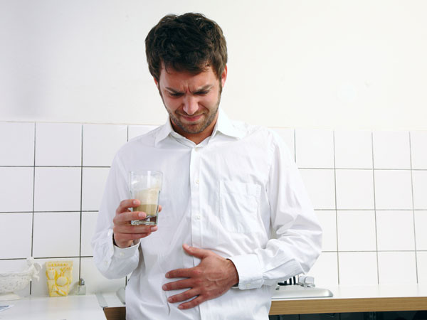 Thường xuyên ợ nóng: Những người nghiện coffee, ăn cay thì ợ nóng thường xuyên là chuyện bình thường. Nhưng ợ nóng kèm mệt mỏi kéo dài cũng có thể là một dấu hiệu của bệnh ung thư buồng trứng, ung thư tim và ung thư thực quản. Bởi vậy, bạn cần thực sự chú ý nếu cơ thể có những triệu chứng như trên.