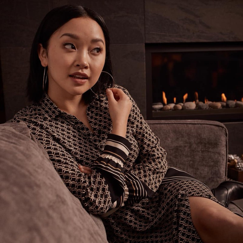 Lana Condor tên thật là Trần Đồng Lan. Ít ai biết, cô được bố mẹ người Mỹ nhận nuôi từ một cô nhi viện ở Cần Thơ.