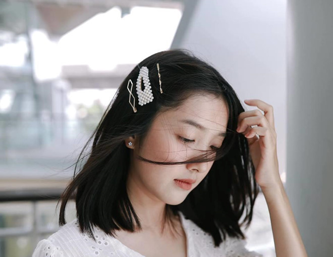 Cũng được biết tới với hình ảnh ngây thơ, trong sáng là Purewarin Kosiriwalanon (sinh năm 1999). Cô hiện là sinh viên trường Kasetsart University Sriracha Campus. Loạt ảnh của Purewarin từng nhận được nhiều lượt tương tác khi xuất hiện trên các diễn đàn "trai xinh gái đẹp" ở Việt Nam.